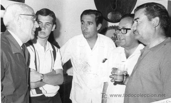 Bullfighting: FOTOGRAFIA ORIGINAL DE ARJONA AL DIESTRO ANGEL TERUEL EN UNA REUNION.