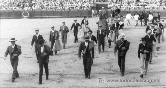 Tauromachie: FOTOGRAFIA ORIGINAL ARJONA EN UN FESTIVAL REALIZADO EN SEVILLA POR UN CONGRESO MEDICO.