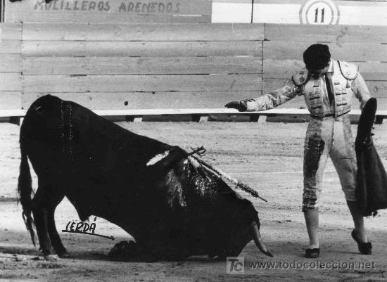 Tauromachie: FOTOGRAFIA ORIGINAL DE ARJONA AL DIESTRO JOSE MARIA SUSONI. PLAZA DE TOROS DE VALENCIA.