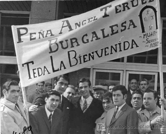 Tauromaquia: FOTOGRAFIA ORIGINAL DE DIEGO AL DIESTRO ANGEL TERUEL CON SU PE&Ntilde;A BURGALESA.