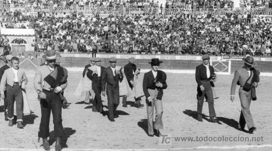 Tauromaquia: FOTOGRAFIA ORIGINAL DE ARJONA AL COMIENZO DE UN FESTIVAL.