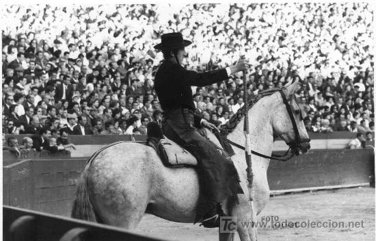 Tauromachia: FOTOGRAFIA ORIGINALDE FOTO CALVET AL DIESTRO MANOLO PEREZ. PLAZA DE TOROS DE CASTELLON.