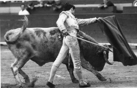 Tauromachia: FOTOGRAFIA ORIGINAL DE CALVET AL DIESTRO AGAPITO SANCHEZ BEJARANO. PLAZA DE TOROS DE VALENCIA.