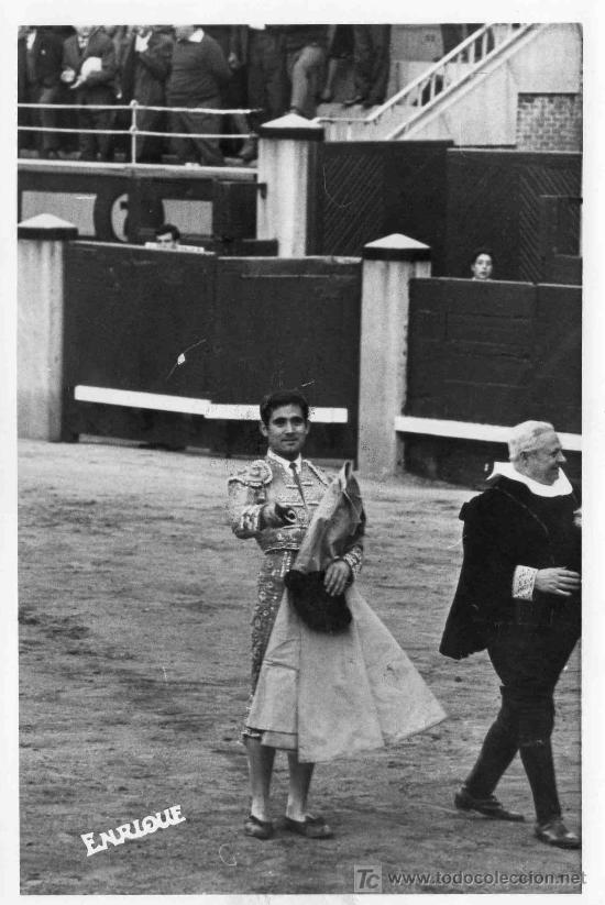 Tauromachia: FOTOGRAFIA ORIGINAL DE ENRIQUE AL DIESTRO AGAPITO SANCHEZ BEJARANO. PLAZA DE TOROS DE MADRID.