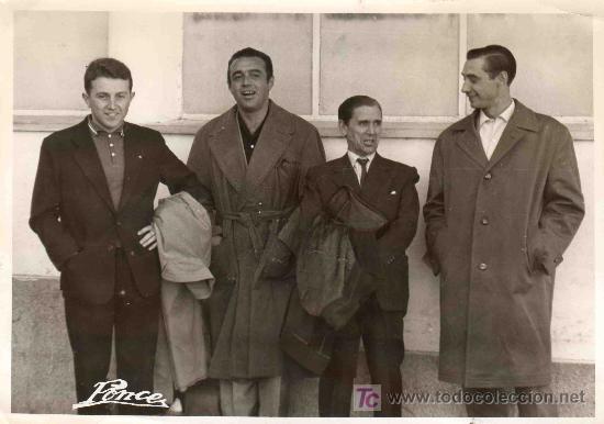 Tauromaquia: FOTOGRAFIA ORIGINAL DE PONCE A JUAN ORDO&Ntilde;EZ Y MIGUELILLO DE LA CUADRILLA DE ANTONIO ORDO&Ntilde;EZ.
