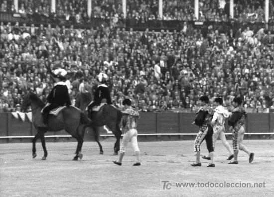 Tauromaquia: FOTOGRAFIA ORIGINAL DE ARJONA, PASEILLO EN LA REAL MAESTRANZA DE SEVILLA.