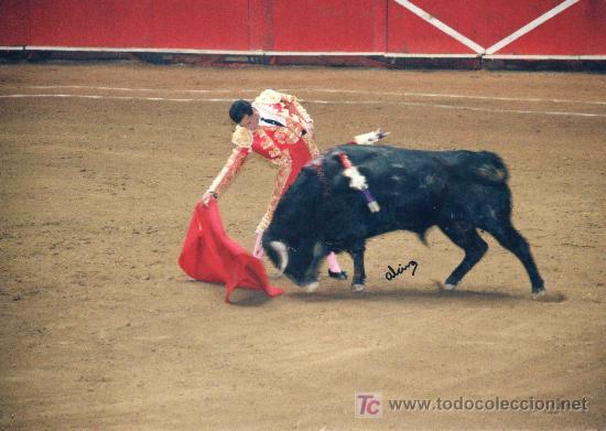 Tauromaquia: FOTOGRAFIA ORIGINAL AL DIESTRO MEJICANO CARLOS RONDERO TOREANDO DE MULETA.