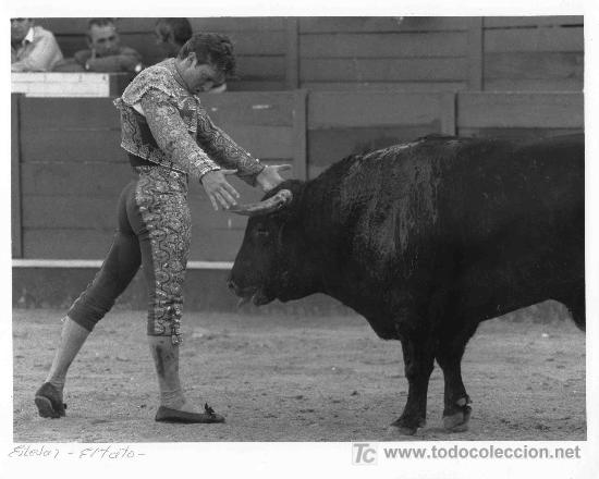 Tauromachia: FOTOGRAFIA DEL DIESTRO RAUL GRACIA EL TATO. PLAZA DE TOROS DE SANL&Uacute;CAR DE BARRAMEDA, CADIZ.