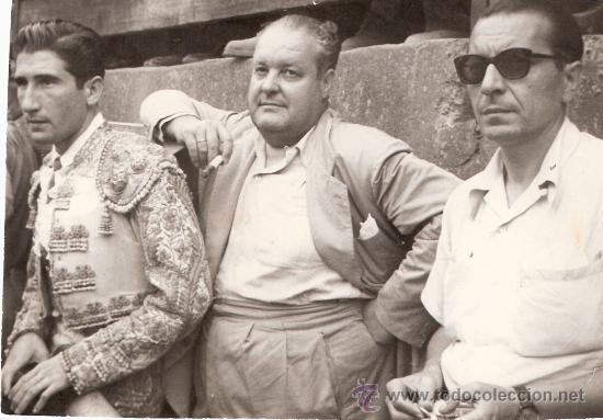 Tauromachie: FOTOGRAFIA DEL TORERO JUAN A. ROMERO JUNTO A EMILIO FDEZ. SU APODERADO Y PARRA, ADMINISTRADOR.