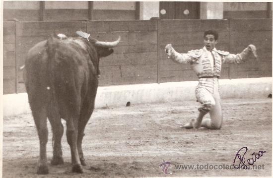 Tauromachia: FOTOGRAFIA DEL TORERO ANTONIO GARCIA CON BANDERILLAS CORTAS.
