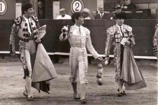 Tauromachie: FOTOGRAFIA DEL TORERO PALOMO LINARES. A SU LADO EL BANDERILLERO &rdquo;BOJILLA&rdquo;.