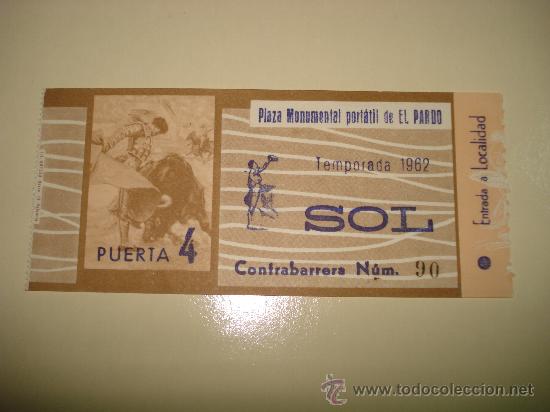 Tauromachia: Entrada de la Plaza de Toros Monumental Portatil  de EL PARDO . 1962.