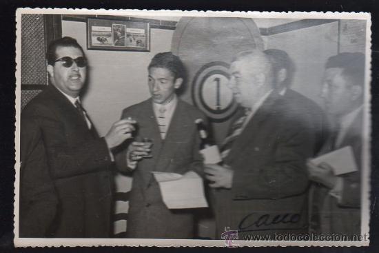 Tauromachia: FOTOGRAFIA DEL PRESIDENTE Y SECRETARIO DEL CLUB TAURINO CESAR GIRON Y OTROS. FOTO CANO