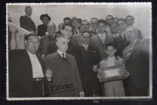 Tauromachia: FOTOGRAFIA DEL PRESIDENTE Y SECRETARIO DEL CLUB TAURINO CESAR GIRON Y OTROS. FOTO CANO