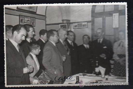 Tauromachia: FOTOGRAFIA DEL PRESIDENTE Y SECRETARIO DEL CLUB TAURINO CESAR GIRON Y OTROS. FOTO CANO