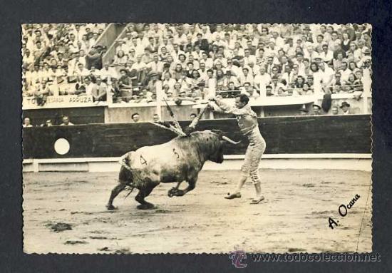 Tauromachie: Postal de Toros: CARLOS ARRUZA: Par de banderillas  (Ed.Andre Ocana num.13)