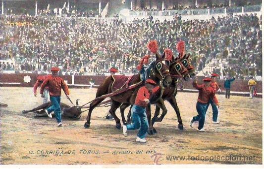 Tauromachia: TARJETA POSTAL. ESTAMPAS TAURINAS. N&ordm; 13. CORRIDA DE TOROS, ARRASTRE DEL TORO. ED. L. ROISIN.
