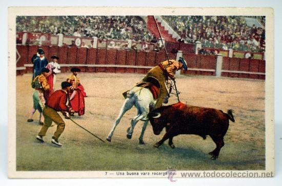 Tauromaquia: Postal taurina Una buena vara recargando corrida toros Ed HAE circulada 1958