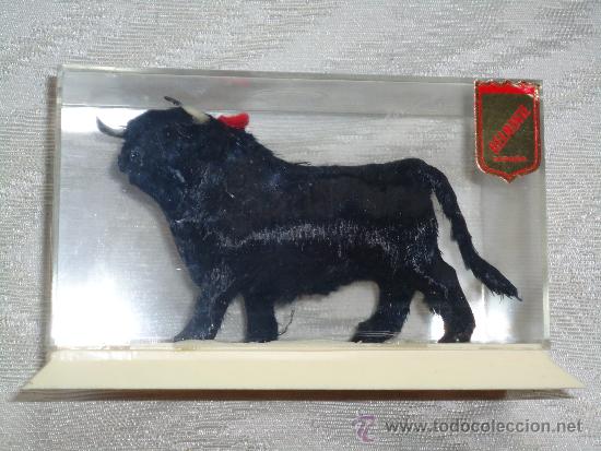 Tauromaquia: URNA CON TORO DE BELMONTE A&Ntilde;OS 60  -A