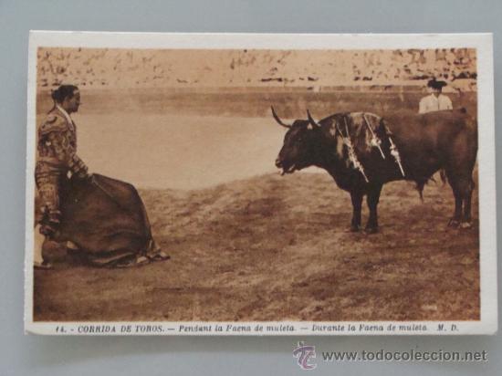 Tauromachie: POSTAL DE TOROS. A&Ntilde;OS 20 30. CORRIDA DE TOROS DURANTE LA FAENA DE MULETA. 584.