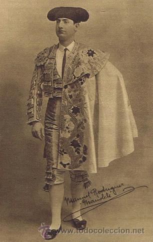 Tauromaquia: TARJETA CON LA BIOGRAFIA AL DORSO DEL TORERO MANUEL RODR&Iacute;GUEZ S&Aacute;NCHEZ MANOLETE. Madrid : Larrisal,