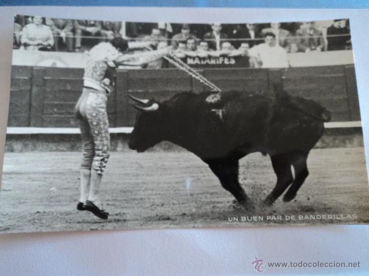 Bullfighting: antigua foto de torero un buen par de banderillas