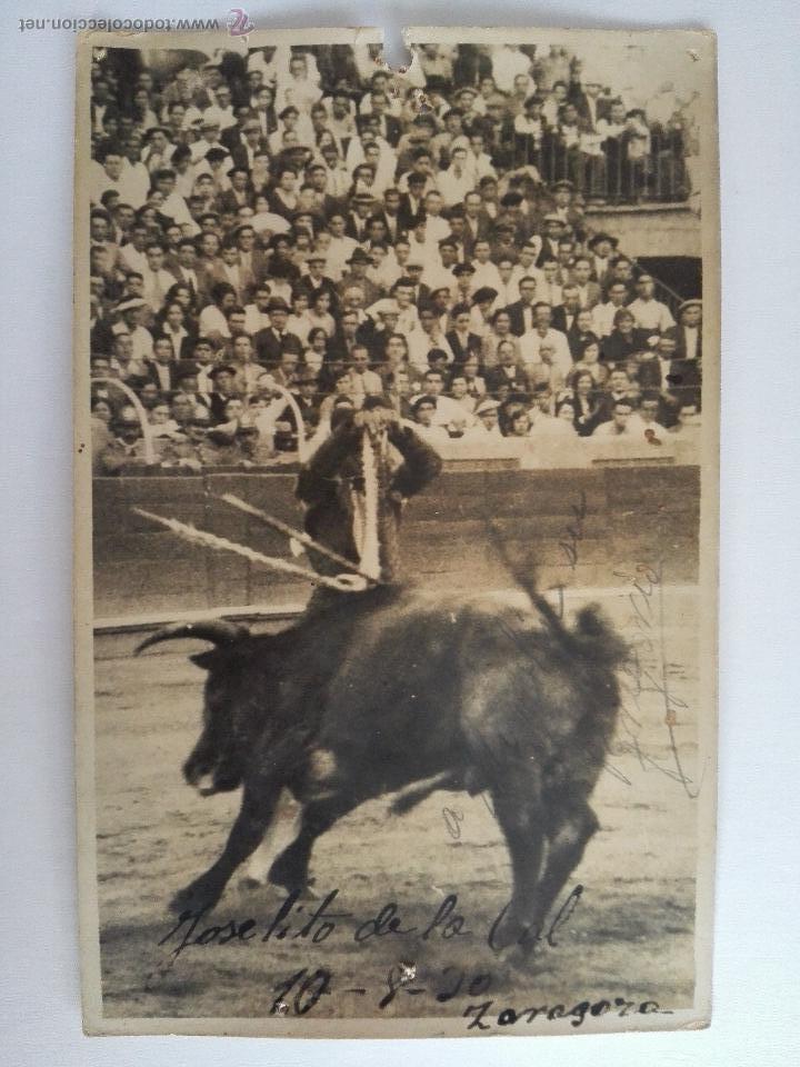 Tauromaquia: FOTOGRAFIA POSTAL TAURINA, TORERO JOSELITO DE LA CAL PONIENDO BANDERILLAS, A&Ntilde;O 1930 FOTO A. CAMEO
