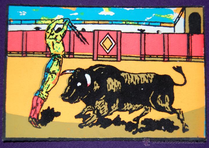 Tauromachia: ANTIGUA POSTAL TAURINA SIN USAR. RELIEVE EN FIELTRO NEGRO. A&Ntilde;OS 50. CREACIONES SAMA. TOROS-TOREO
