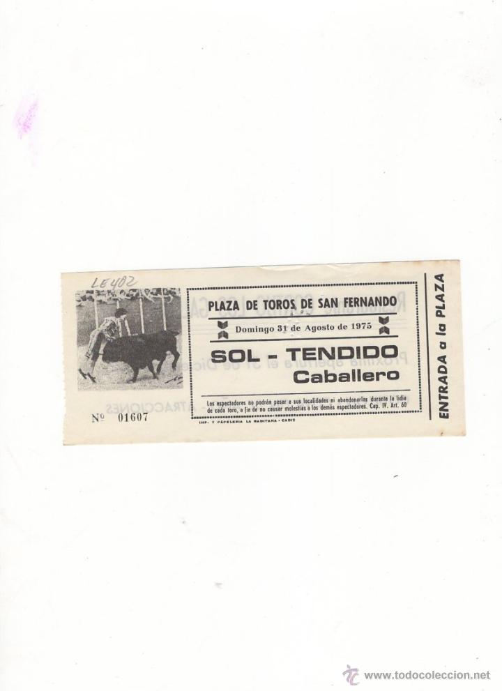 Tauromachia: ENTRADA DE TOROS, PLAZA DE TOROS DE SAN FERNANDO, 1975.