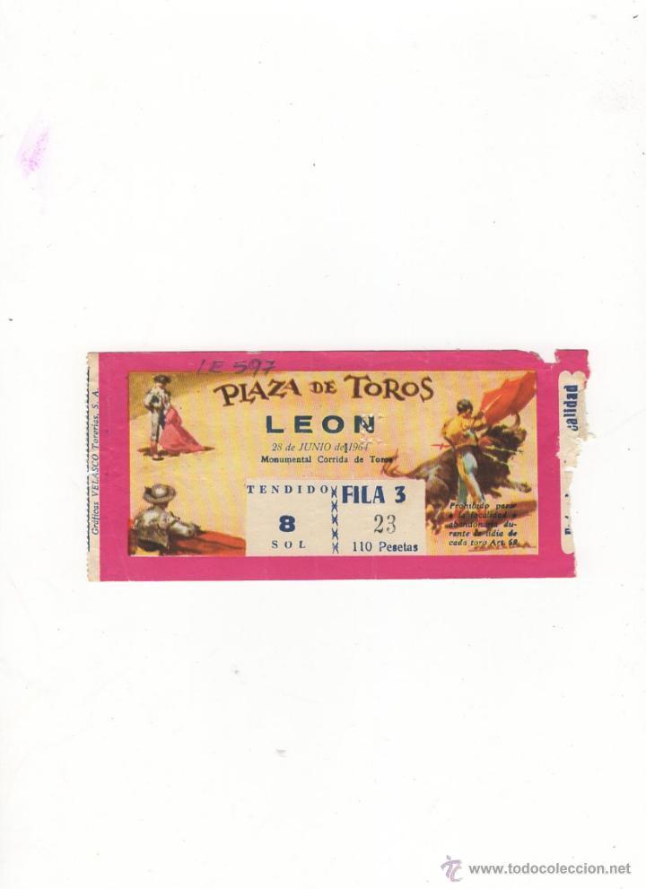 Tauromachia: ENTRADA DE TOROS, PLAZA DE TOROS DE LEON,1964.