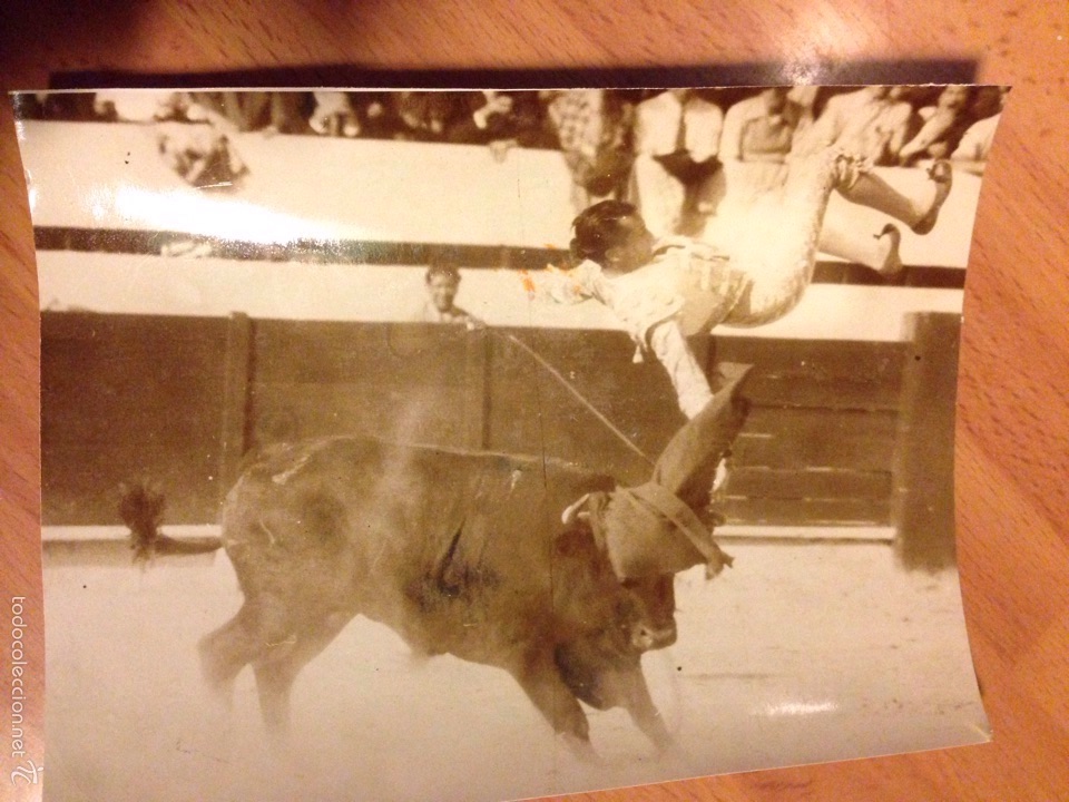 Tauromaquia: Foto original del torero Luis Miguel dominguin cogida  corrida de toros