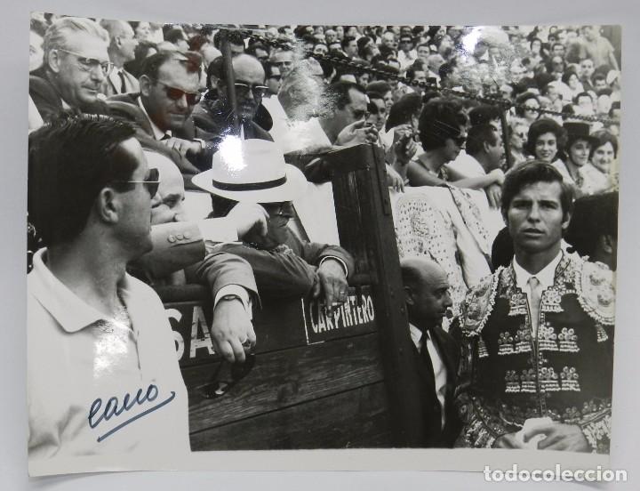 Bullfighting: FOTOGRAFIA DE MANUEL BENITEZ EL CORDOBES JUNTO CON EL GOBERNADOR CIVIL DE ALICANTE D. FELIPE ARCHE H
