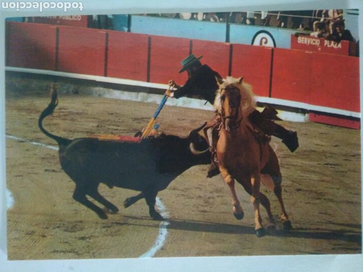Tauromaquia: POSTAL TOROS ALVARO DOMECQ.UN PAR AL ESTRIBO