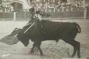 1941 Albacete. Fotografía torero dedicada y firmada. Fotógrafo Baldomero