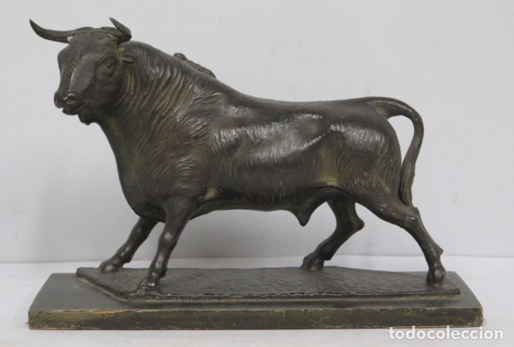 Tauromaquia: TORO DE ESTUCO PATINADO. A&Ntilde;OS 30-40