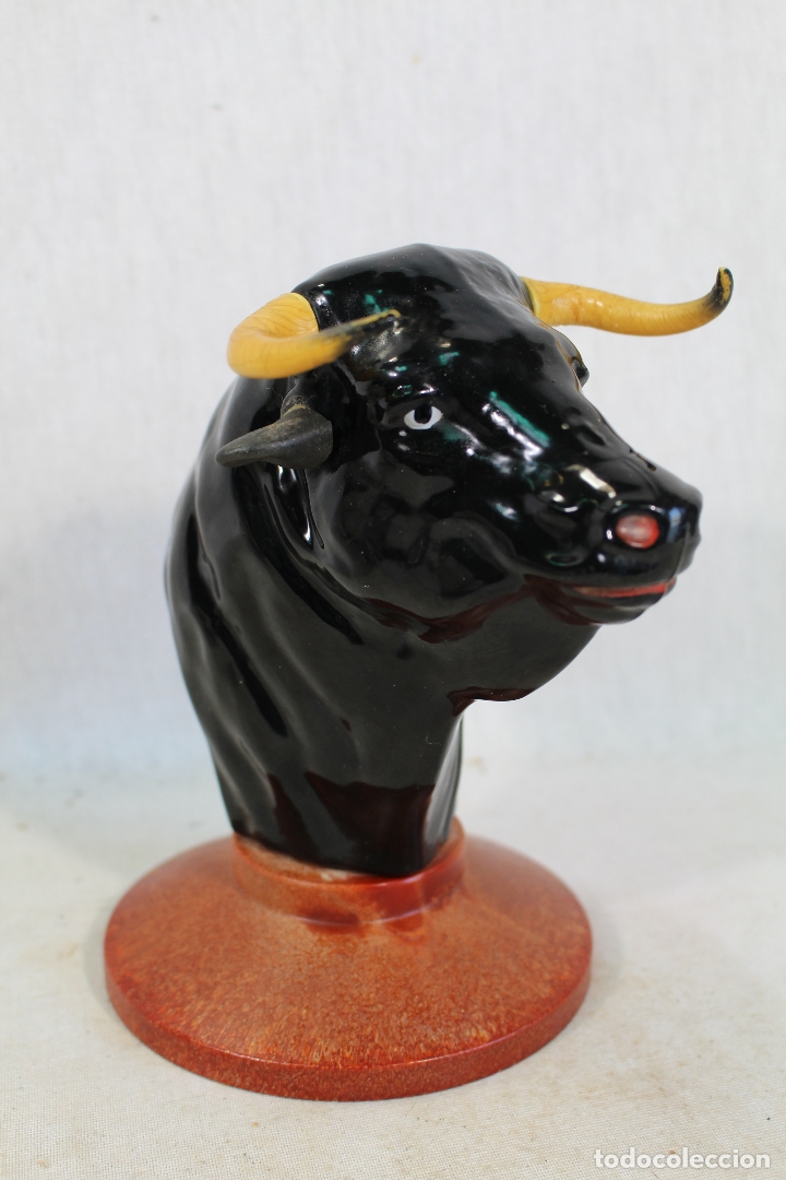 Botella en forma de cabeza de toro