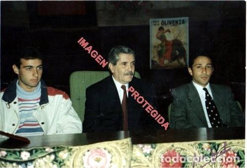 Tauromaquia: OLIVENZA, ANTIGUA FOTOGRAFIA DE CESAR Y RINCON Y UN JOVEN ENRIQUE PONCE, 15X10 CMS