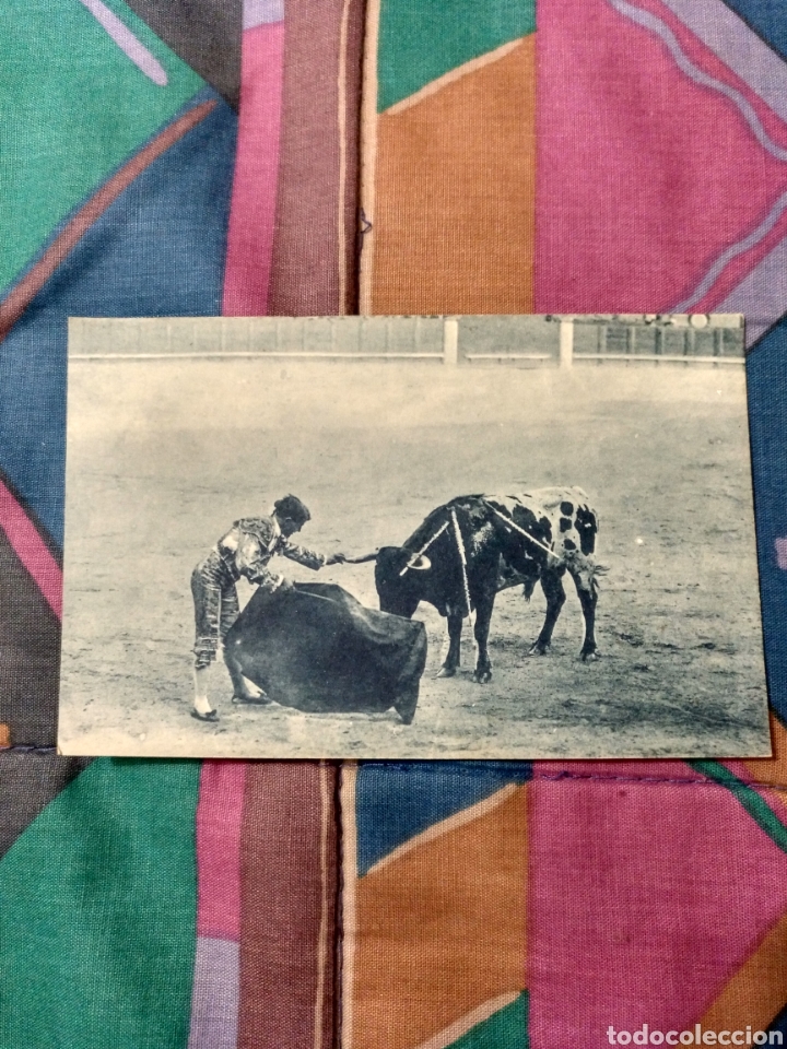 Tauromachie: TOROS PASANDO DE MULETA. UN ADORNO.