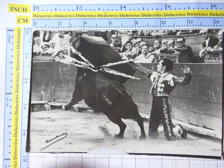 Bullfighting: POSTAL DE TOROS TAUROMAQUIA. A&Ntilde;OS 30 50. PASE DE RODILLAS,. CIMER. 1399
