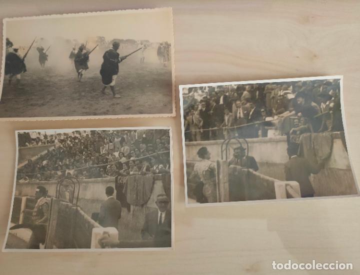 Tauromaquia: Tres fotos de Elda, dos de toros y una de moros y cristianos. Manolete?