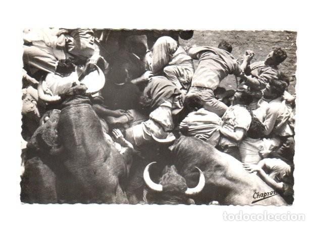Tauromaquia: POSTAL FOTOGRAFICA N&ordm; 167 - SAN FERMINES ENCIERROS: MOMENTO IMPRESIONANTE . CHAPRESTO. SIN CIRCULAR