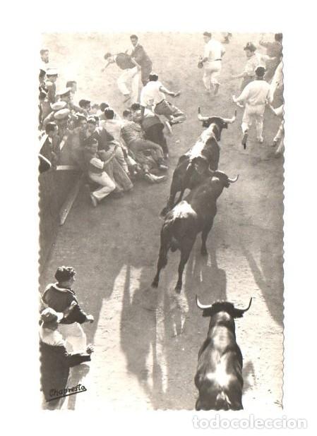 Tauromaquia: POSTAL FOTOGRAFICA N&ordm; 66 - PAMPLONA SAN FERMIN, SALIDA DEL CALLEJ&Oacute;N. CHAPRESTO. ESCRITA.