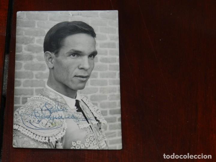 Tauromachia: FOTOGRAFIA CON AUTOGRAFO MANUSCRITO DEL TORERO PEDRIN BENJUMEA, REVERSO CON CALENDARIO PARA 1966, MI
