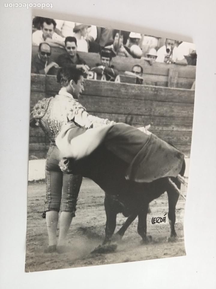 Bullfighting: ANTIGUA FOTOGRAFIA. TAUROMAQUIA. TORERO GINES PARRA TOREANDO. 18 X 13 CM