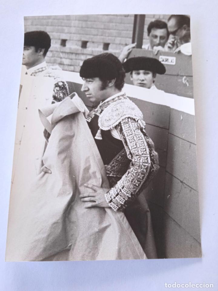 Tauromaquia: FOTOGRAFIA. TORERO MANOLO MARTINEZ. FOTO ARJONA, SEVILLA. 18 X 13 CM APROX.