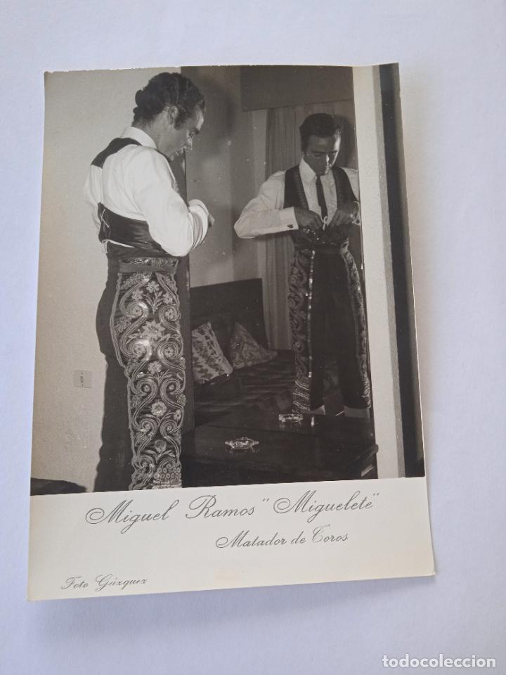 Tauromaquia: FOTOGRAFIA. TORERO MIGUEL RAMOS, MIGUELETE. FOTO GAZQUEZ. 18 X 13 CM APROX.