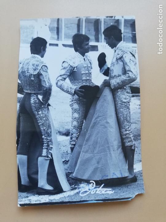 Tauromachie: FOTOGRAFIA ANTIGUA. ALTERNATIVA DE EL CALI DE MANOS DE PALOMO LINARES EN ARANJUEZ. FOTO BOTAN. 1974