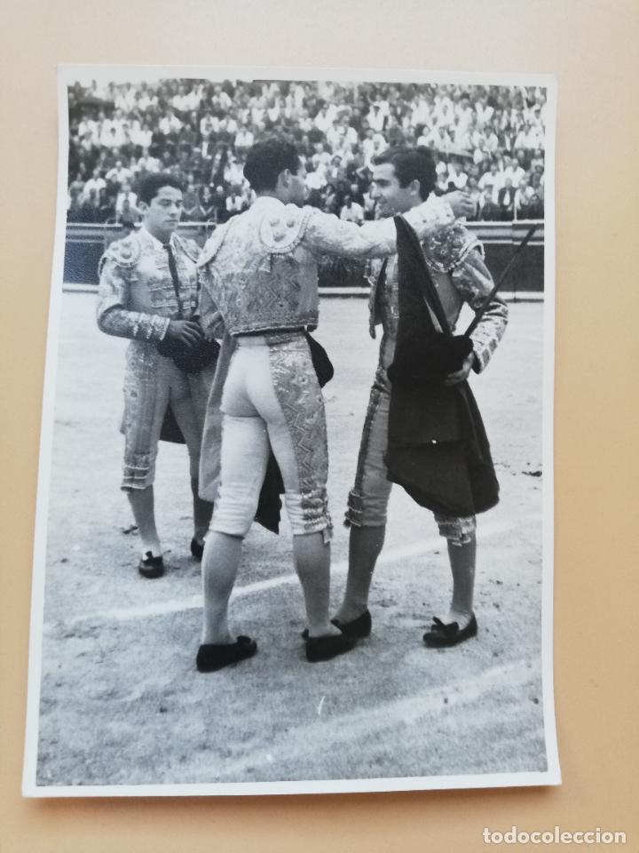 Tauromaquia: FOTOGRAFIA ANTIGUA. ALTERNATIVA DE GREGORIO GARCIA. PADRINO CURRO SIRON, TESTIGO ARMANDO CONDE.