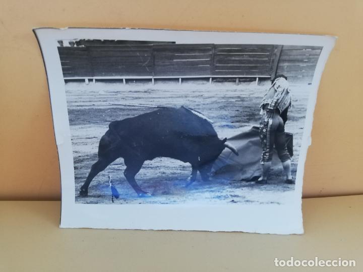 Tauromaquia: FOTOGRAFIA ANTIGUA. TAUROMAQUIA. TORERO MANOLO GONZALEZ. 10 X 13 CM APROX. LEER.