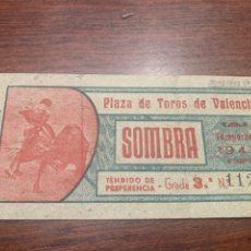 Tauromaquia: VICTORIANO DE LA SERNA, PACO CASADO Y MANUEL MARTÍN VÁZQUEZ. ENTRADA TOROS VALENCIA. 30 MAYO 1943